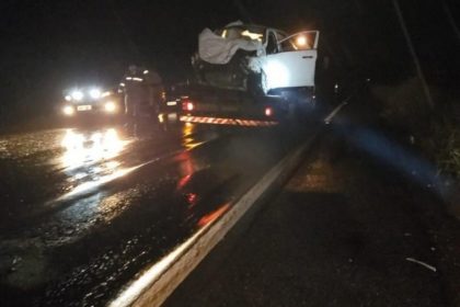 Tragédia no Norte de Minas Gerais | mãe e filha morrem em acidente entre carro e caminhonete na BR-251